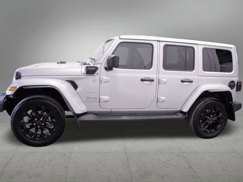 Used 2024 Jeep Wrangler Unlimited Sahara w/ Technology Group AWD/4WD image 2
