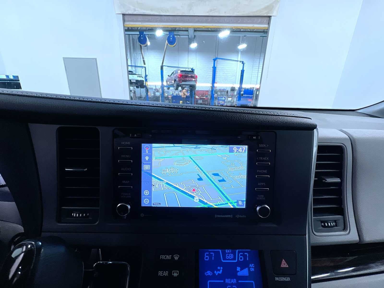Used 2019 Toyota Sienna XLE w/ XLE Navigation Package FWD image 27