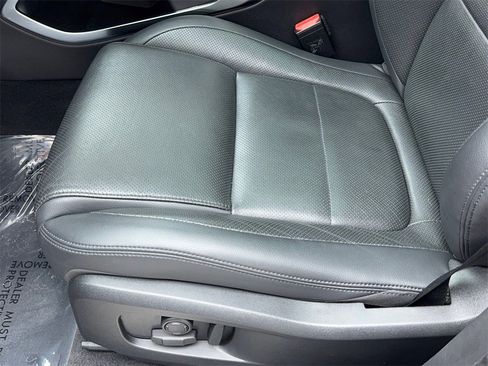 Used 2023 Jaguar F-PACE S image 37