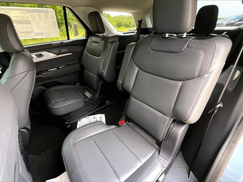 New 2025 Ford Explorer Active w/ Active Comfort Package image 23