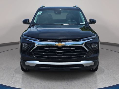 Used 2024 Chevrolet TrailBlazer LT FWD image 2