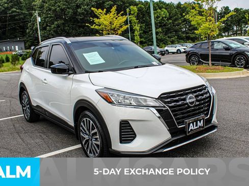Used 2023 Nissan Kicks SV FWD image 3