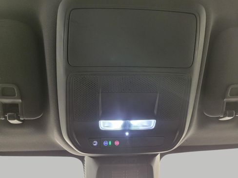 Used 2025 Chevrolet Equinox LT image 18