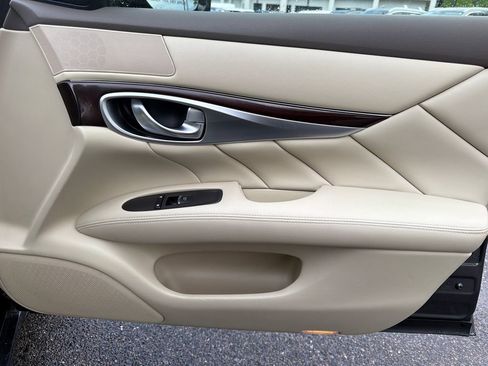 Used 2015 INFINITI Q70 3.7 RWD image 36