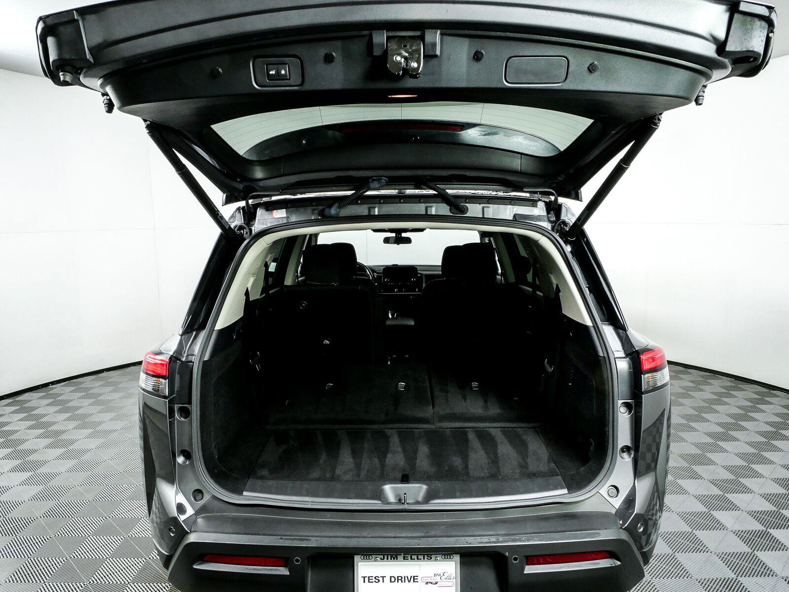 Used 2023 Nissan Pathfinder SV w/ SV Premium Package FWD image 30