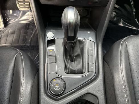 Used 2021 Volkswagen Tiguan SE AWD/4WD image 17