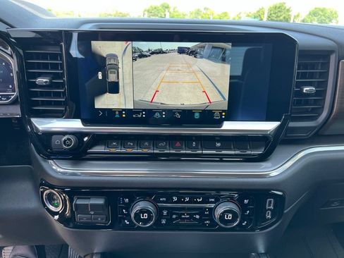 Used 2023 Chevrolet Silverado 1500 High Country w/ Technology Package AWD/4WD image 8