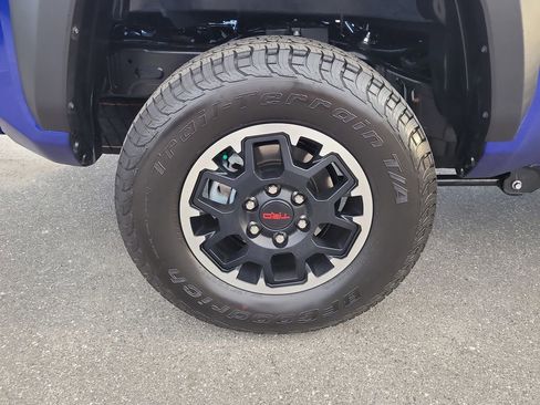 Used 2025 Toyota Tacoma TRD Off-Road image 5