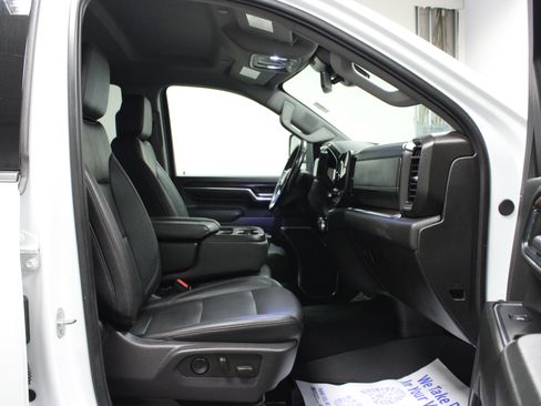 Used 2024 GMC Sierra 3500 SLT w/ X31 Off-Road Package AWD/4WD image 16