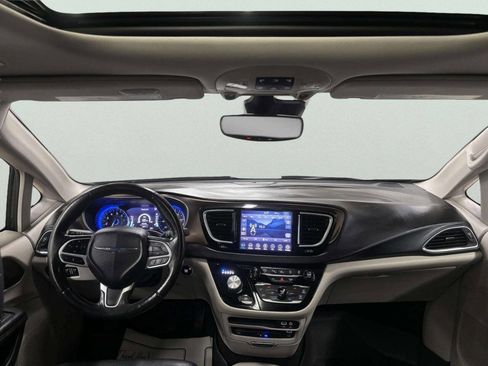 Used 2019 Chrysler Pacifica Touring-L Plus w/ Advanced Safetytec Group image 22