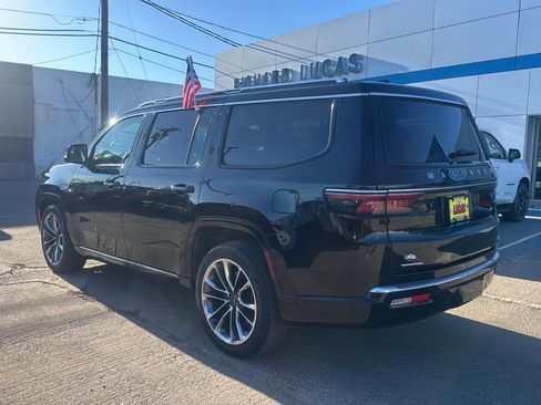 Used 2023 Jeep Wagoneer Series III w/ Premium Group I image 7
