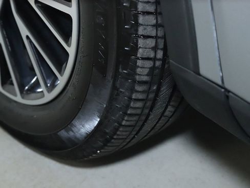 Used 2023 Ford Escape SE image 35