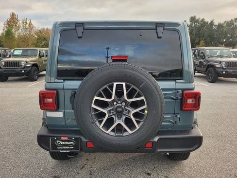 New 2026 Jeep Wrangler Unlimited Sahara AWD/4WD image 13