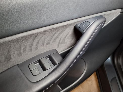 Used 2022 Tesla Model Y Performance image 13