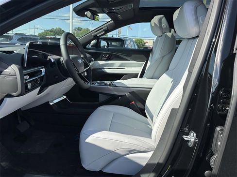 New 2025 Cadillac Lyriq Luxury image 16
