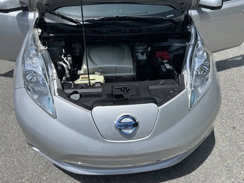 Used 2016 Nissan Leaf SV w/ Premium Package FWD image 28