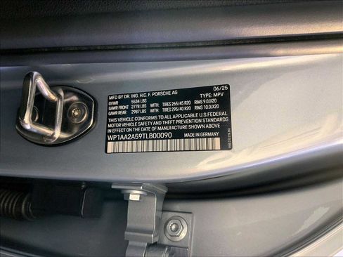 Certified 2026 Porsche Macan AWD/4WD image 36