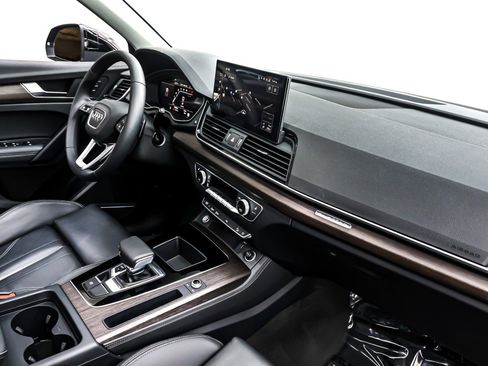 Used 2025 Audi Q5 2.0T Premium Plus w/ Premium Plus Package image 17