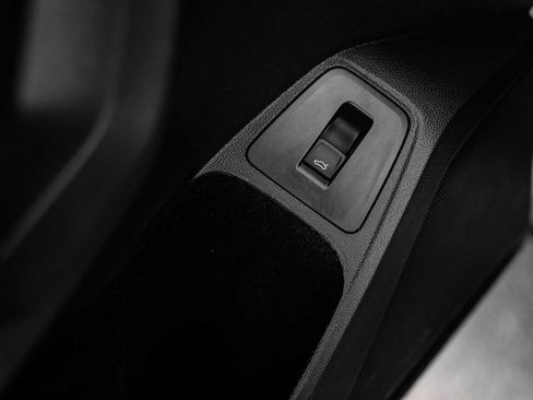 Used 2024 Volkswagen Tiguan SE image 22