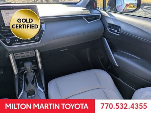 Certified 2024 Toyota Corolla Cross SE image 17