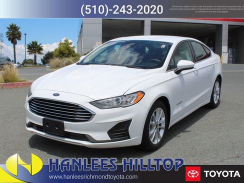Used 2019 Ford Fusion SE FWD image 3