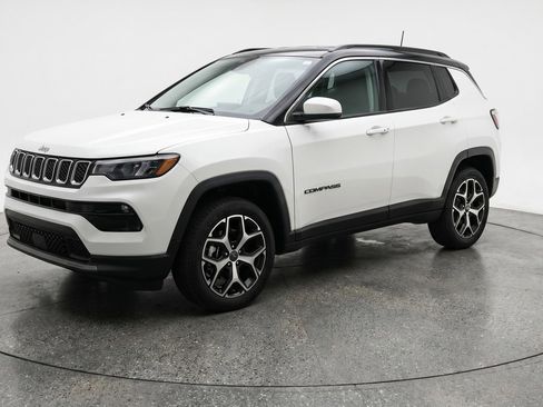 Used 2025 Jeep Compass Limited AWD/4WD image 3
