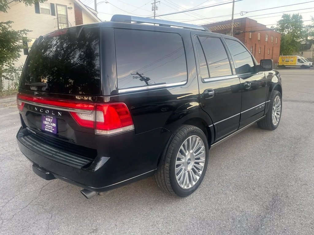 Used 2017 Lincoln Navigator Reserve AWD/4WD image 5