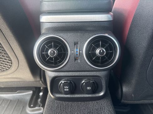 Used 2018 Kia Stinger GT1 RWD image 21