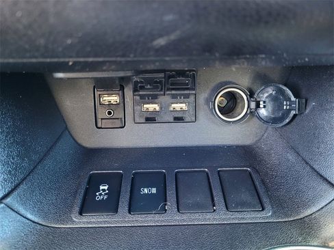 Used 2019 Toyota Highlander XLE image 16