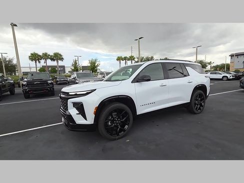 New 2026 Chevrolet Traverse RS w/ LPO, Floor Liner Package FWD image 19
