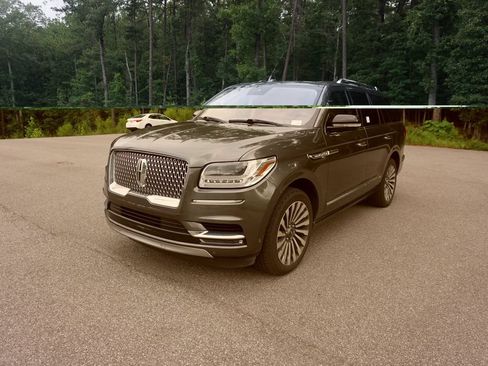 Used 2018 Lincoln Navigator Reserve w/ Technology Package AWD/4WD image 24