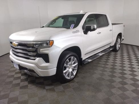 Used 2024 Chevrolet Silverado 1500 High Country w/ High Country Premium Package AWD/4WD image 5