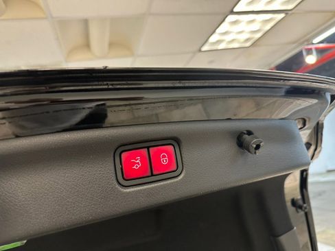 Used 2023 Mercedes-Benz C 300 4MATIC Sedan image 12