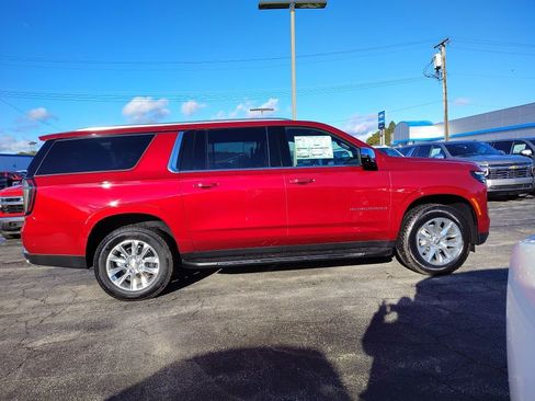 New 2026 Chevrolet Suburban Premier image 2