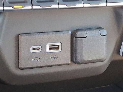 Used 2024 Chevrolet Silverado 1500 Custom image 26