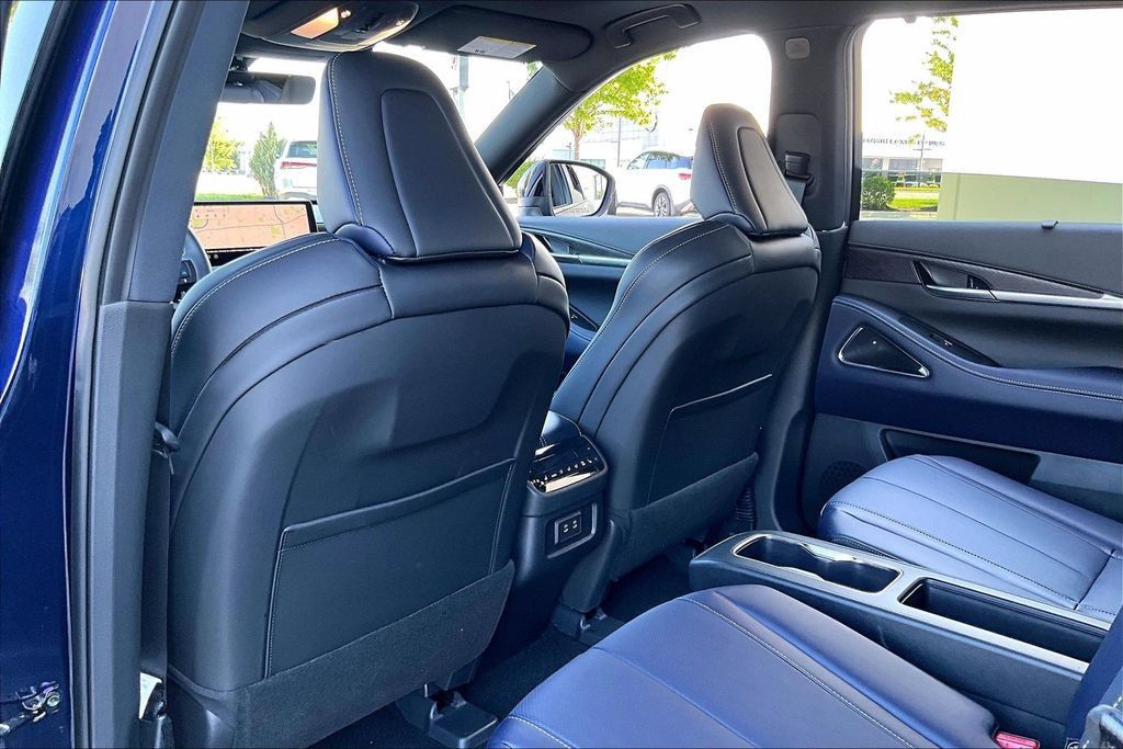 Certified 2026 INFINITI QX60 Sport w/ Dark Cargo Package AWD/4WD image 31
