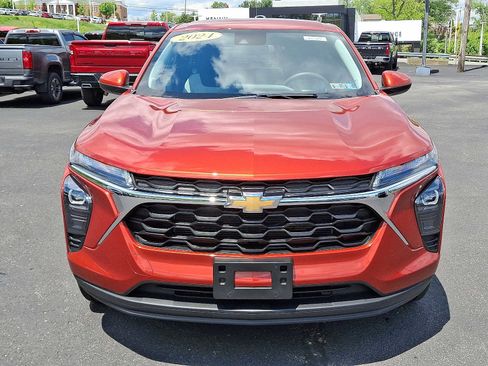Used 2024 Chevrolet Trax LS w/ LS Convenience Package FWD image 2