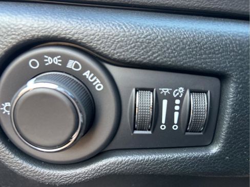 New 2026 Chrysler Voyager LX image 12