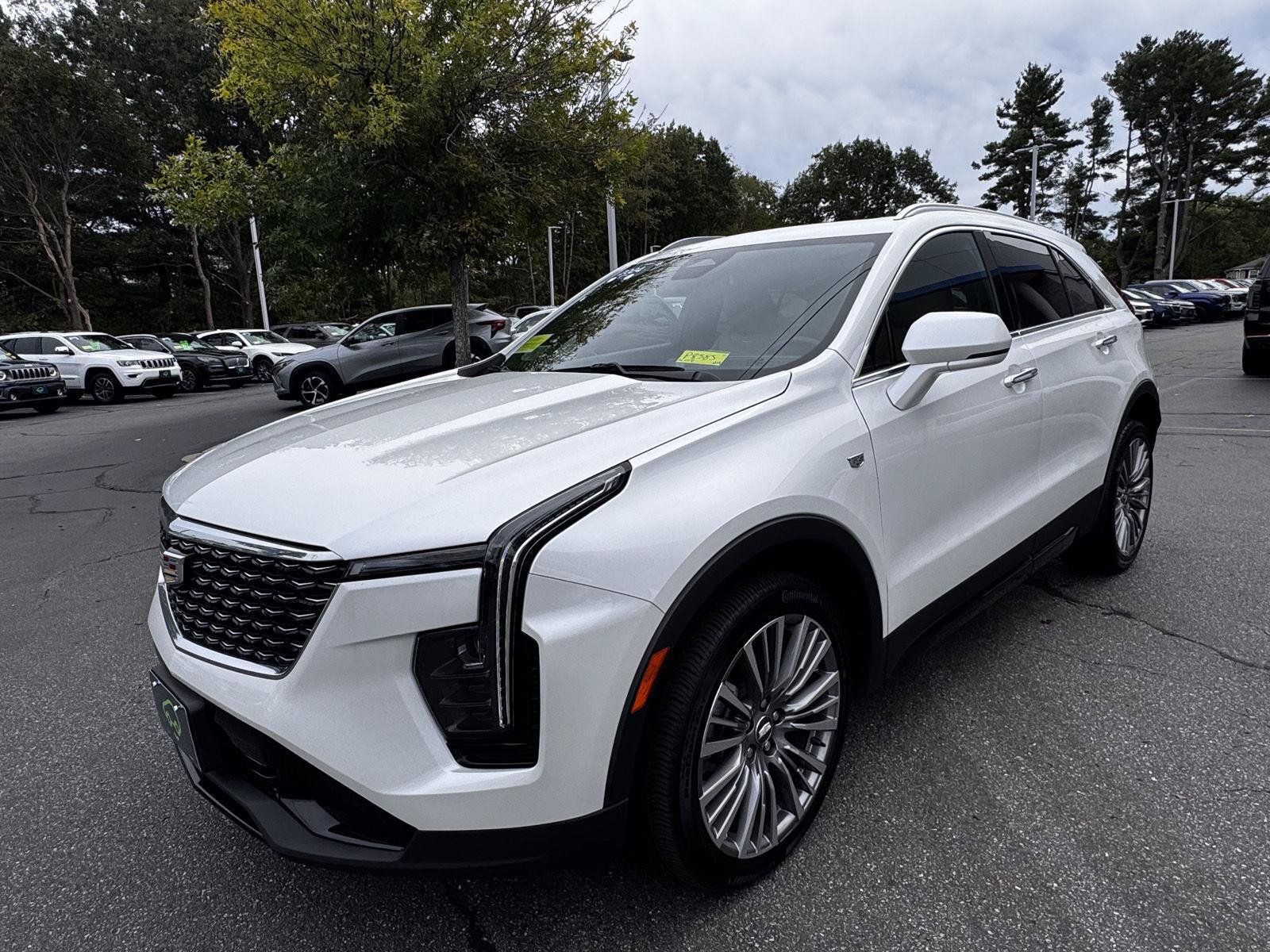 Used 2024 Cadillac XT4 Premium Luxury AWD/4WD image 3