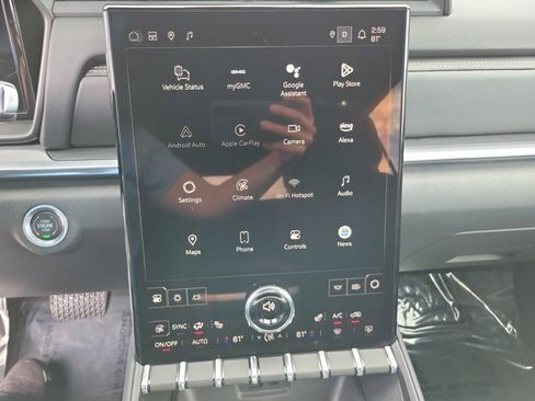 Used 2025 GMC Terrain Elevation w/ Elevation Premium Package image 18