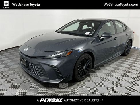 Used 2025 Toyota Camry SE FWD image 1