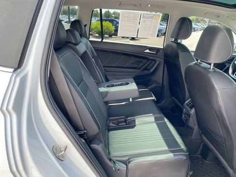 Used 2024 Volkswagen Tiguan SE w/ Panoramic Sunroof Package FWD image 18