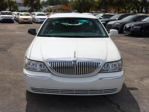 Used 2006 Lincoln Town Car Signature image 19