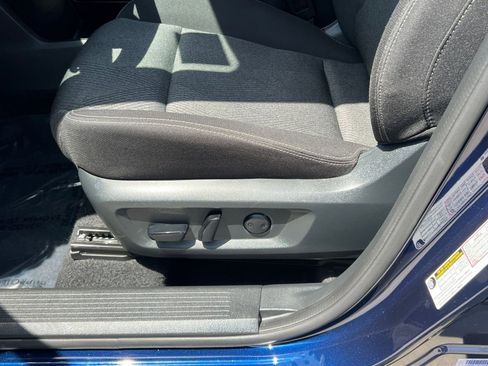 Used 2025 Nissan Rogue SV AWD/4WD image 23