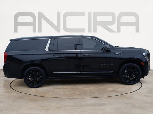 Used 2023 GMC Yukon XL Denali Ultimate AWD/4WD image 11
