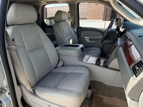 Used 2013 Chevrolet Tahoe LTZ image 19