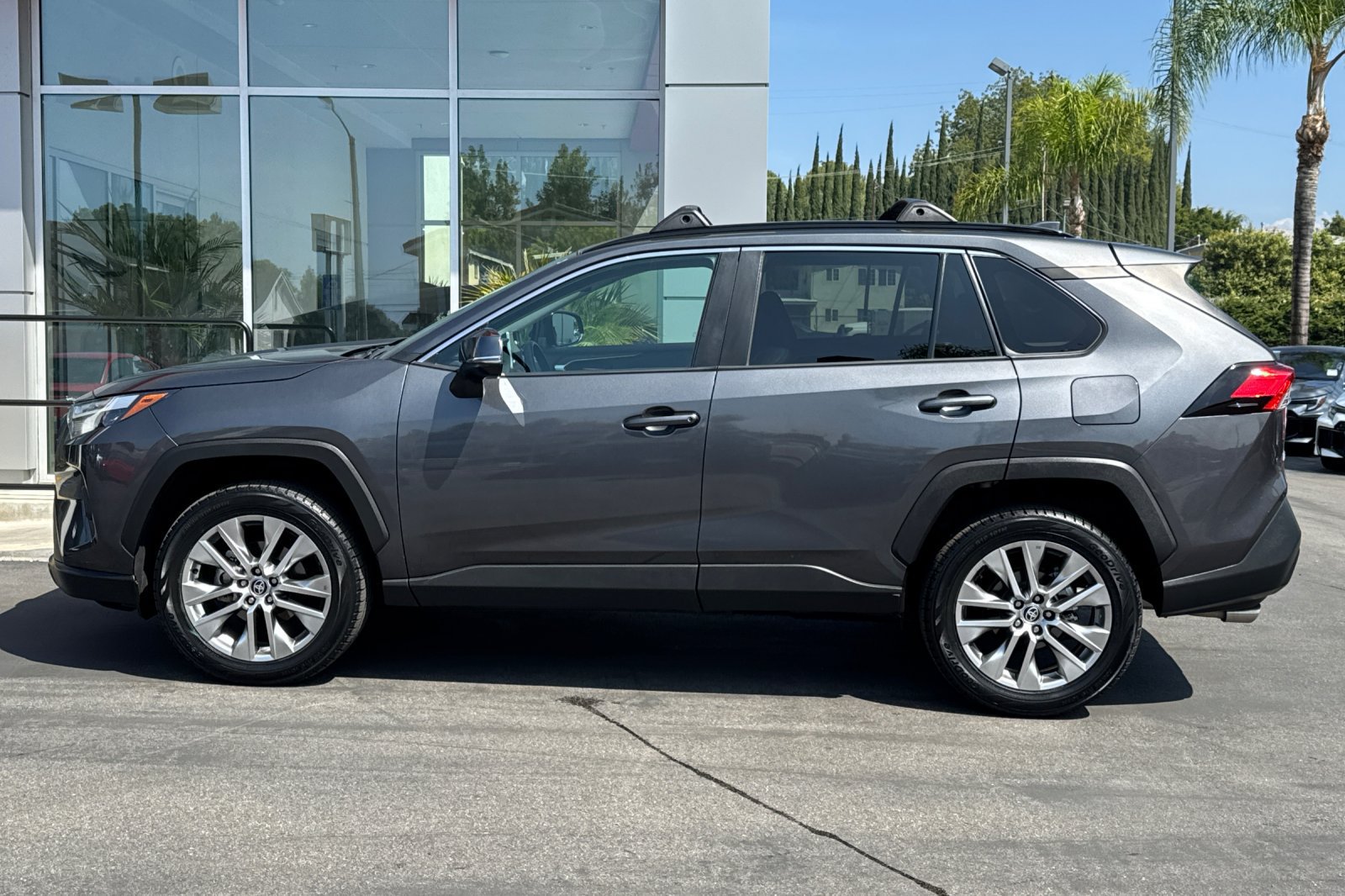 Used 2023 Toyota RAV4 XLE Premium FWD image 9