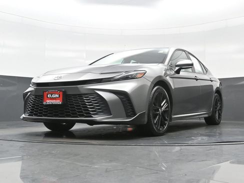 Used 2025 Toyota Camry SE w/ Convenience Package AWD/4WD image 28