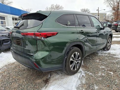 Used 2023 Toyota Highlander XLE image 8