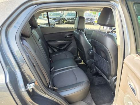 Used 2018 Chevrolet Trax LT w/ Sun & Sound Package FWD image 14